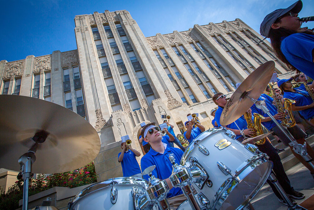 Images of Creighton's move-in and Welcome Week.