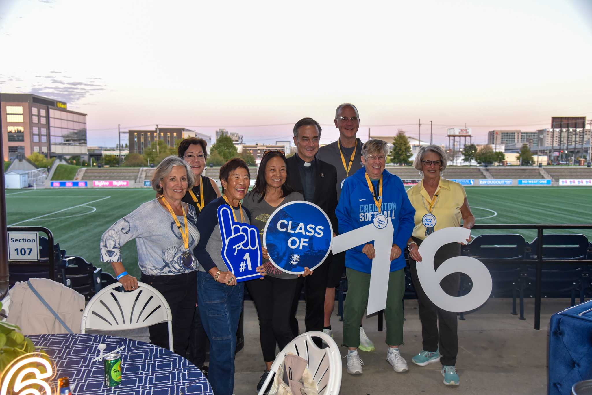 Alumni pose with a college president