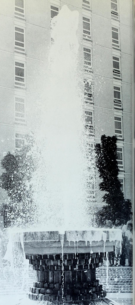 The fountain going full blast in the 1970s or 80s