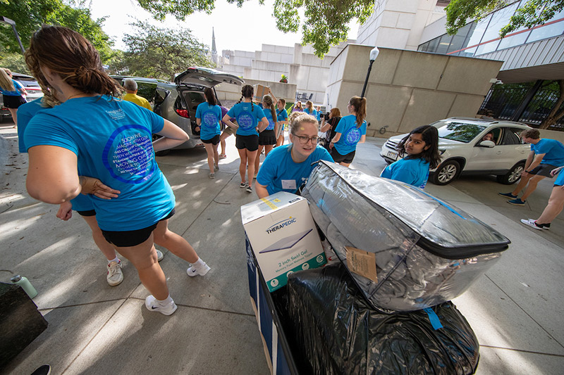 Students move in to the Creighton residence halls on Aug. 13, 2021.