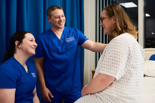 Nurses meet with patient.