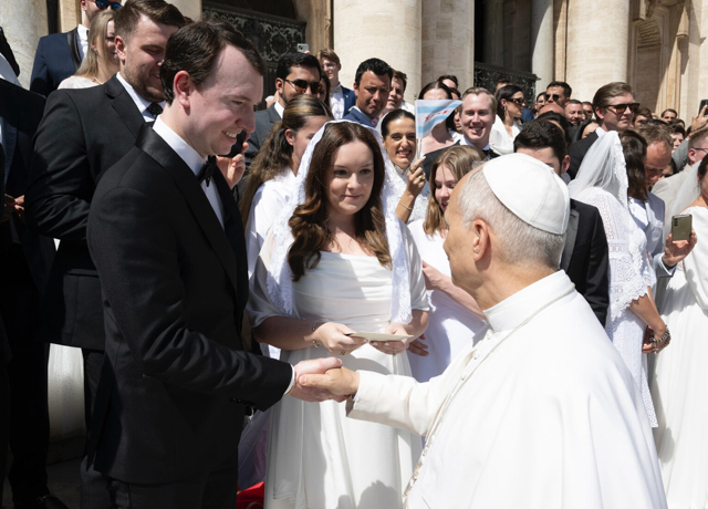 Andrew and Megan Ronnfeldt with Pope Leo