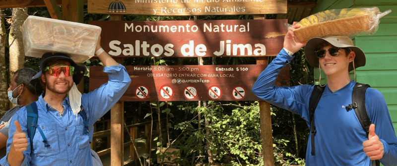 Students on ILAC trip at Saltos de Jima