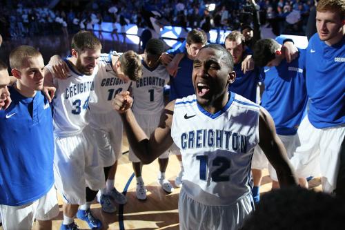 Jahenns Manigat shouts and hypes up teammates in a huddle