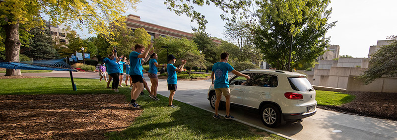 Students move in to the Creighton residence halls on Aug. 13, 2021.