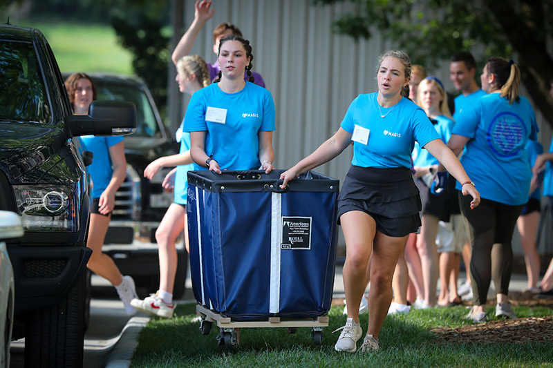 Students move in to the Creighton residence halls on Aug. 13, 2021.