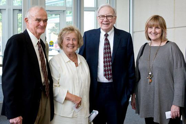 Bill and Ruth Scott with Warren Buffett and his daughter Susie Buffett. 