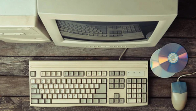 Image of vintage desktop computer, mouse and keyboard.
