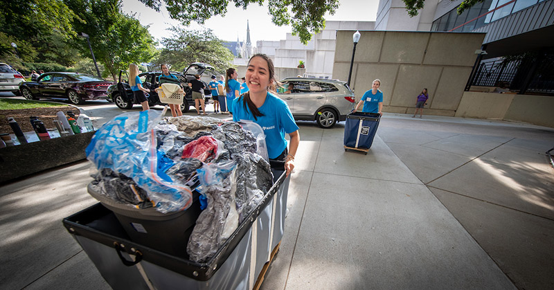 Students move in to the Creighton residence halls on Aug. 13, 2021.