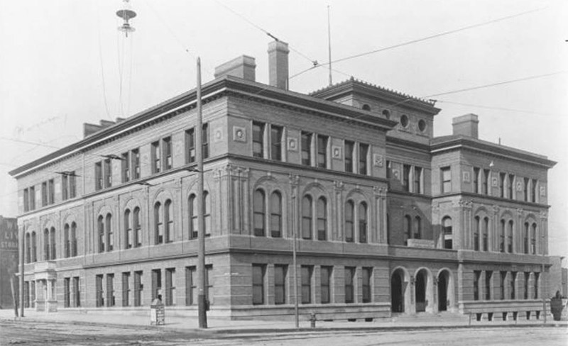 The School of Medicine in 1907.