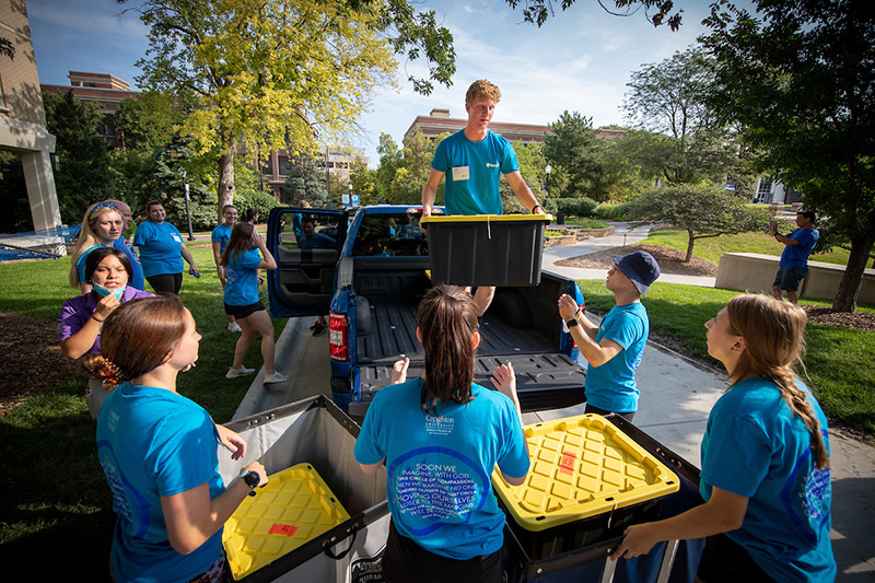 Students move in to the Creighton residence halls on Aug. 13, 2021.