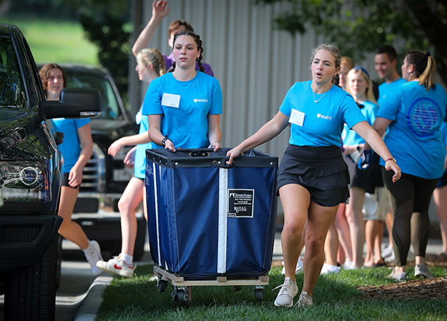 Creighton students moving in 