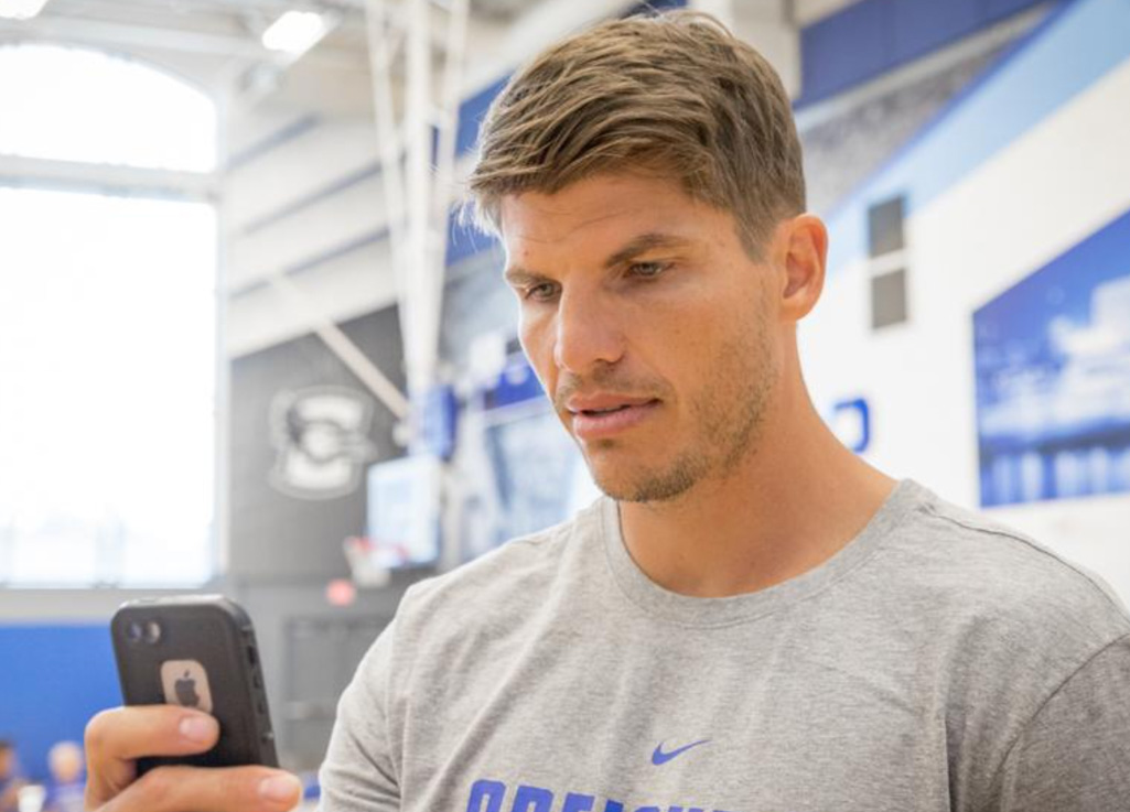 A 2018 photo of Kyle Korver looking at his phone