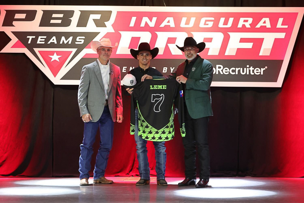 Gottsch, right, with Gamblers head coach Michael Gaffney and No. 1 PBR Team Series draft pick Jose Vitor Leme.