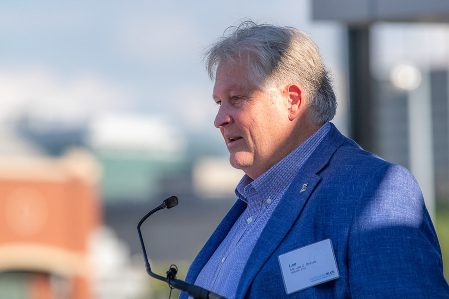 Lee Graves speaks at the Graves Hall dedication ceremony.