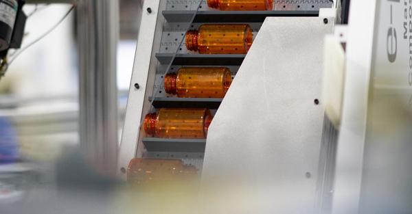 iA fulfillment center automation at work.