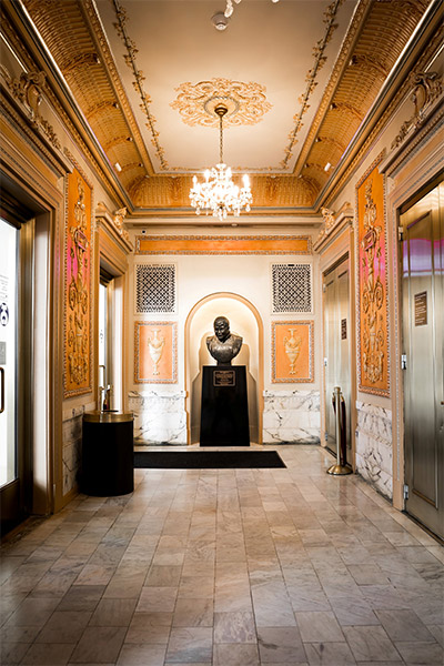 Sculpture in broadway theater