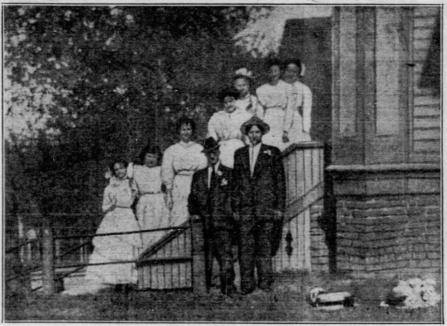 The confirmation class photo in 1910.