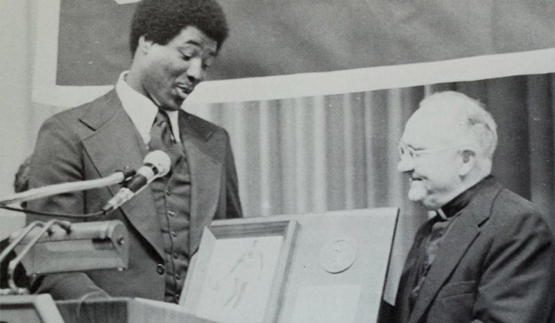 Then-Creighton President Joseph J. Labaj, SJ, welcomes Paul Silas into the Creighton Hall of Fame.
