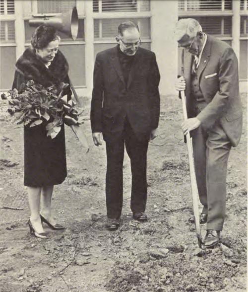 Peter Kiewit ceremonially breaks ground for Kiewit Hall