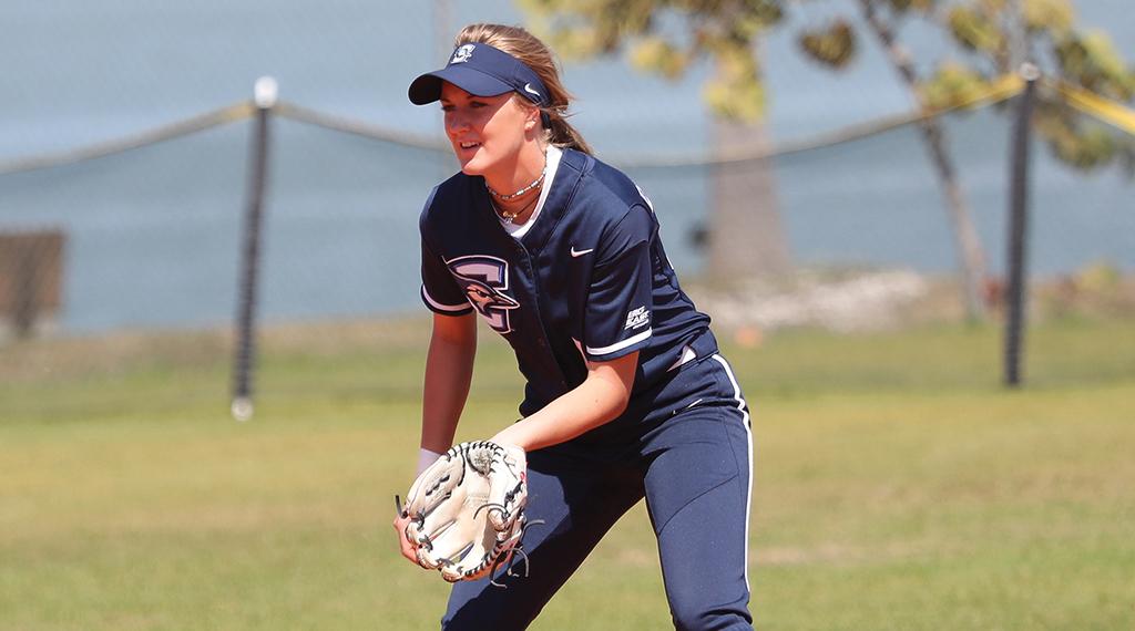 Kaitlynn Hunt playing softball