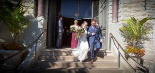 Alumni from Creighton University getting married