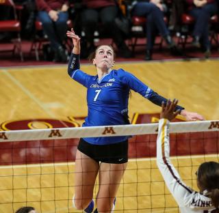 Jaela Zimmerman playing volleyball