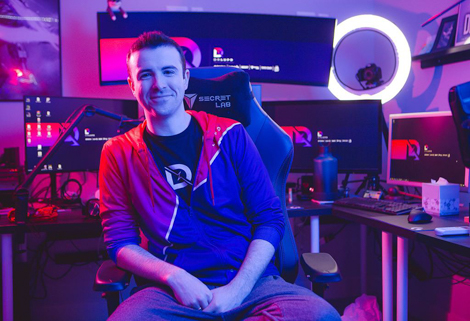 Ben Lupo game streamer.